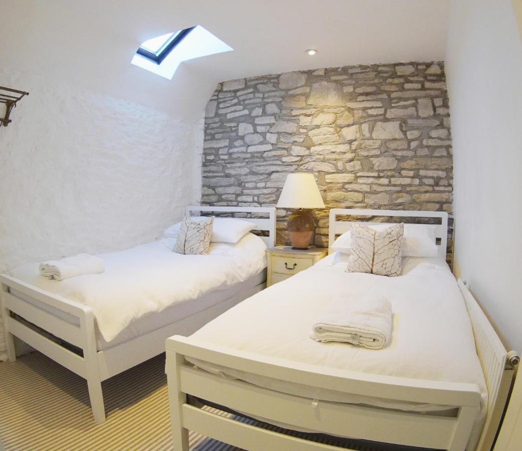 Cosy Little Hyde Cottage, Суонидж Экстерьер фото