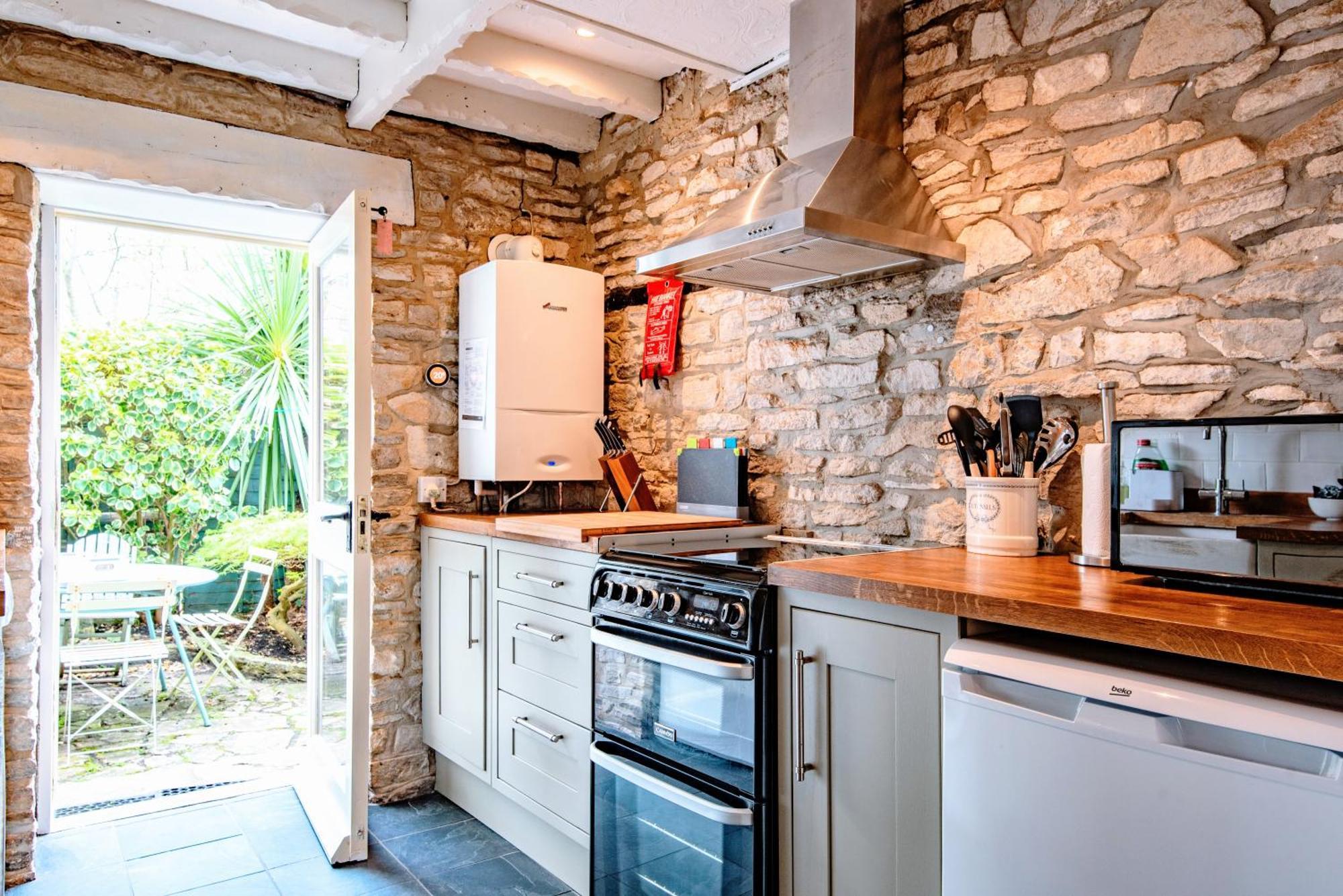 Cosy Little Hyde Cottage, Суонидж Экстерьер фото
