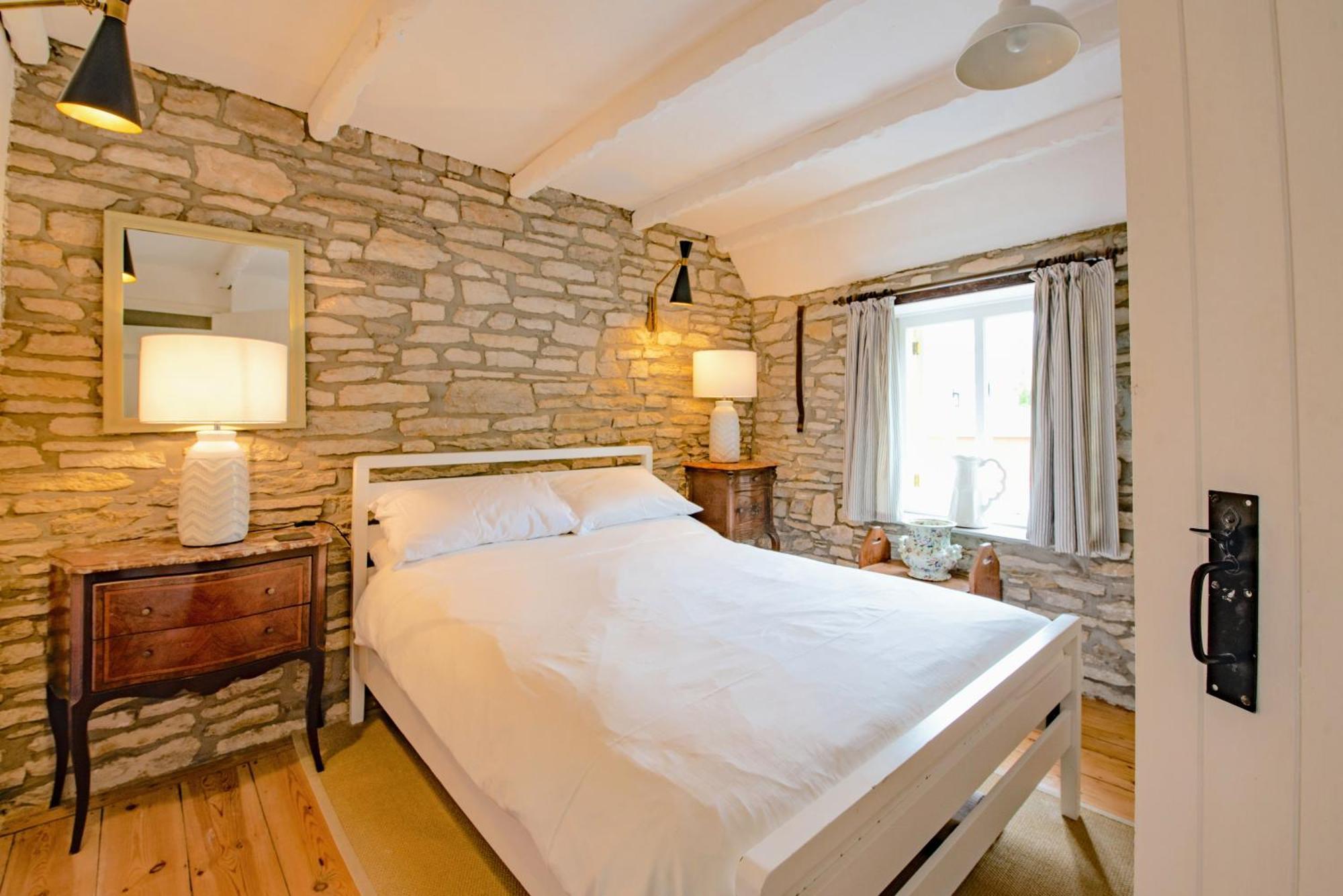Cosy Little Hyde Cottage, Суонидж Экстерьер фото