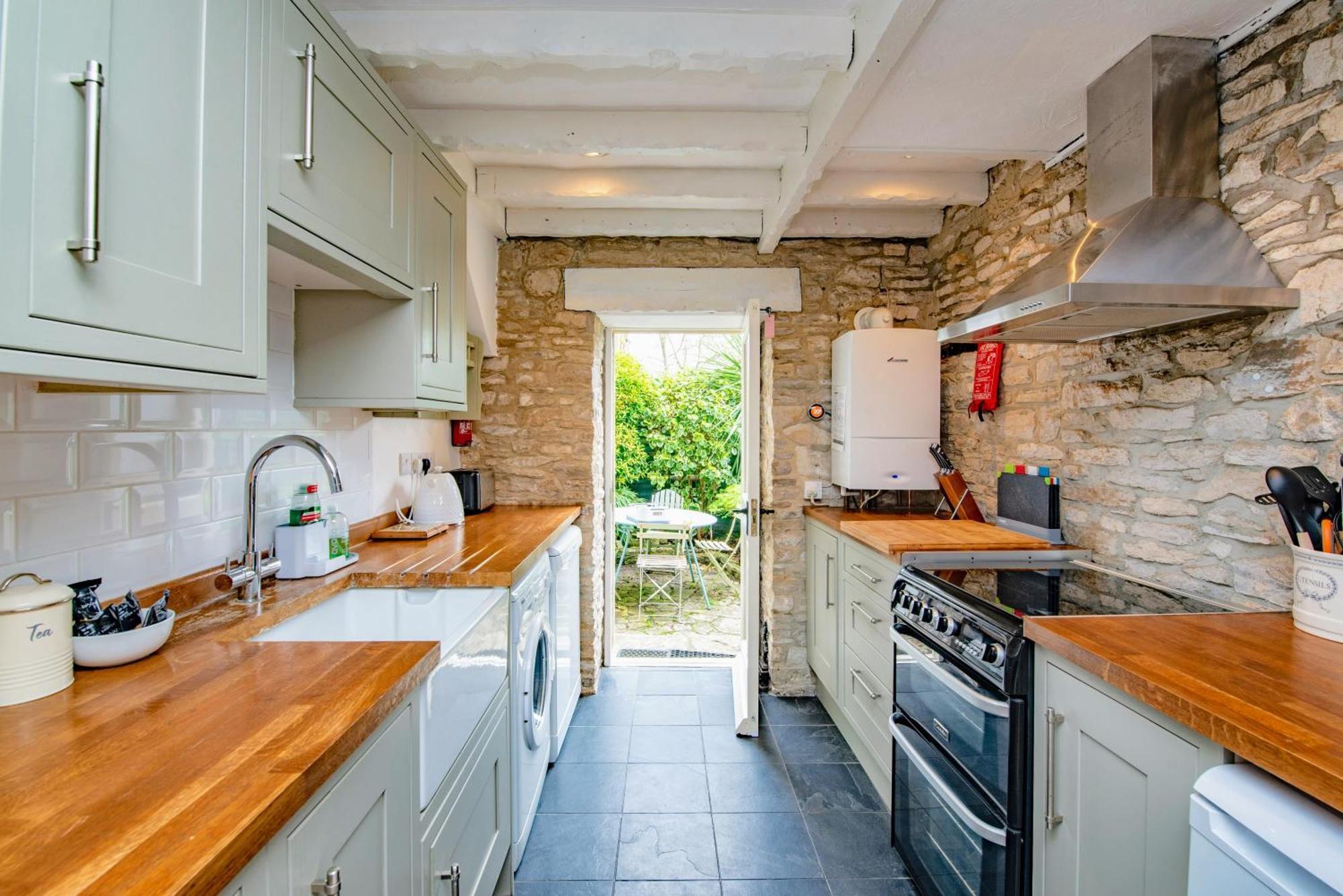 Cosy Little Hyde Cottage, Суонидж Экстерьер фото