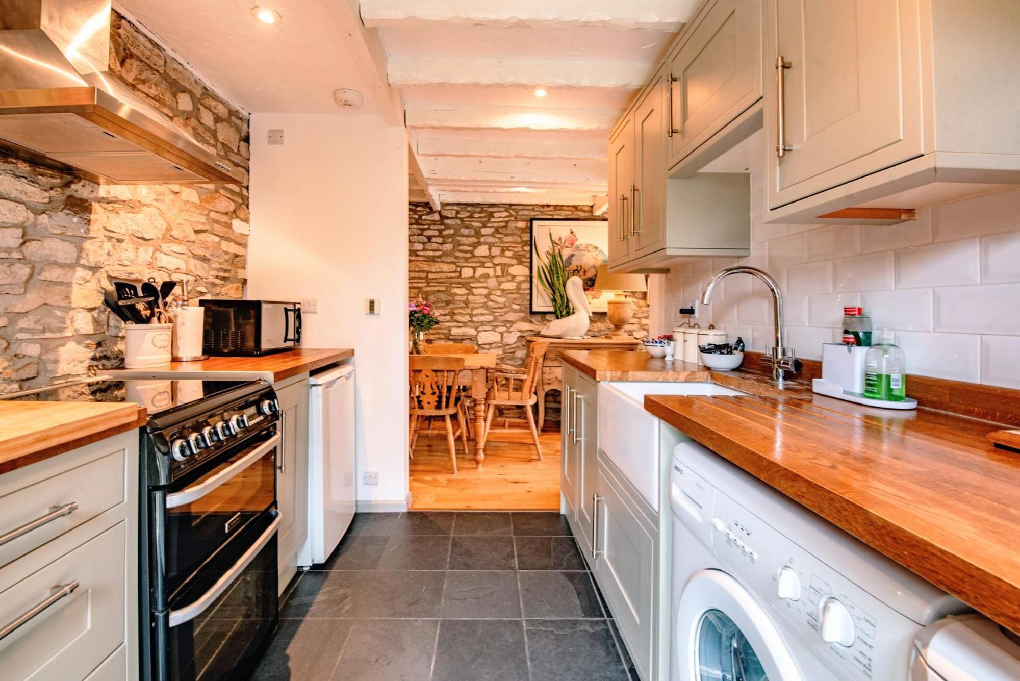 Cosy Little Hyde Cottage, Суонидж Экстерьер фото
