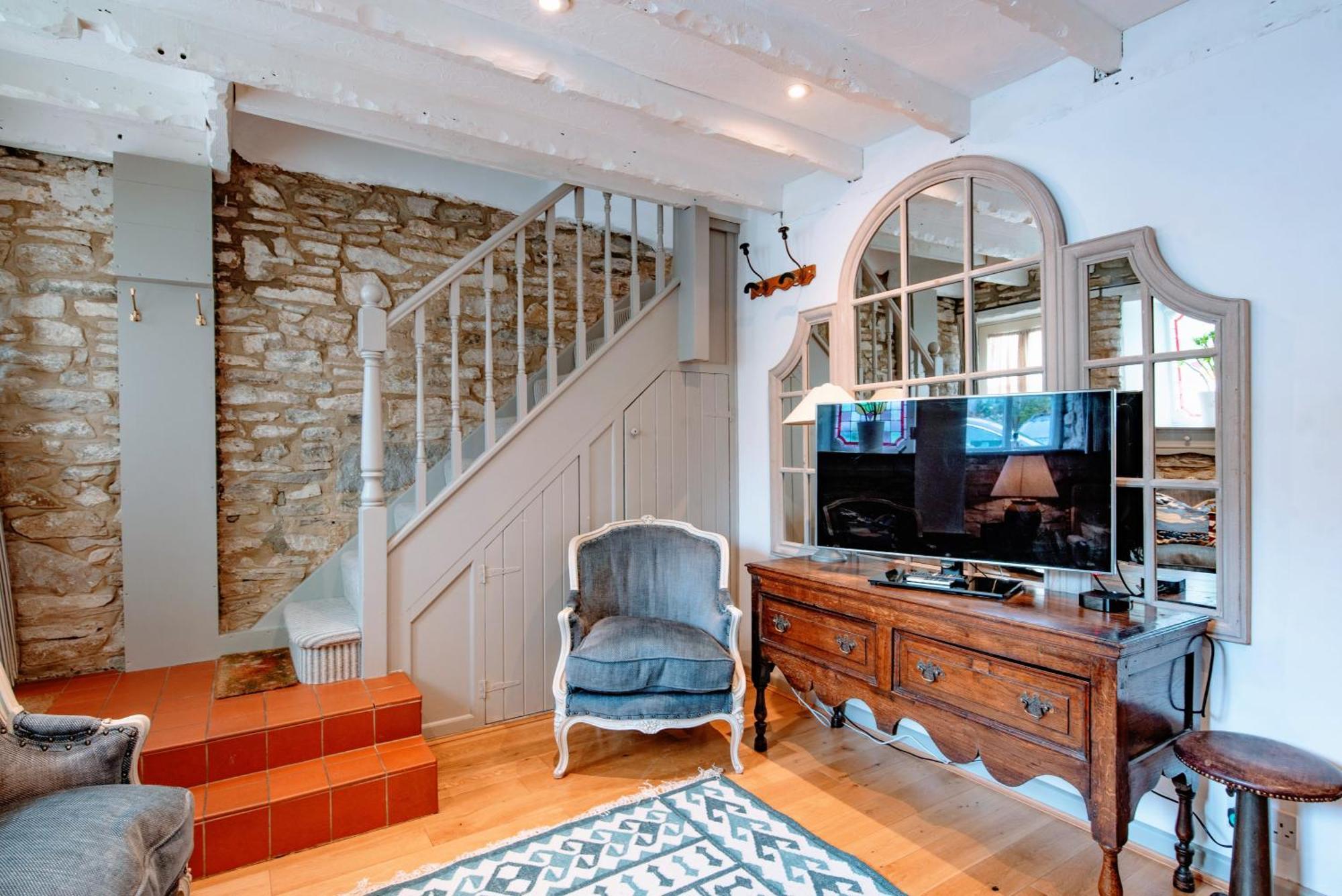 Cosy Little Hyde Cottage, Суонидж Экстерьер фото